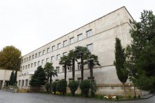 Президент Ильхам Алиев ознакомился с условиями после реконструкции в здании полной средней школы номер 1 в Гяндже (ФОТО)