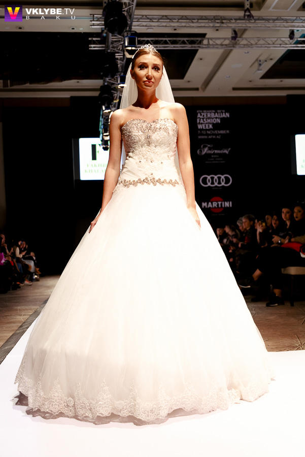 Звезды на подиуме Azerbaijan Fashion Week - кикбоксер, актриса, стилист (ФОТО)