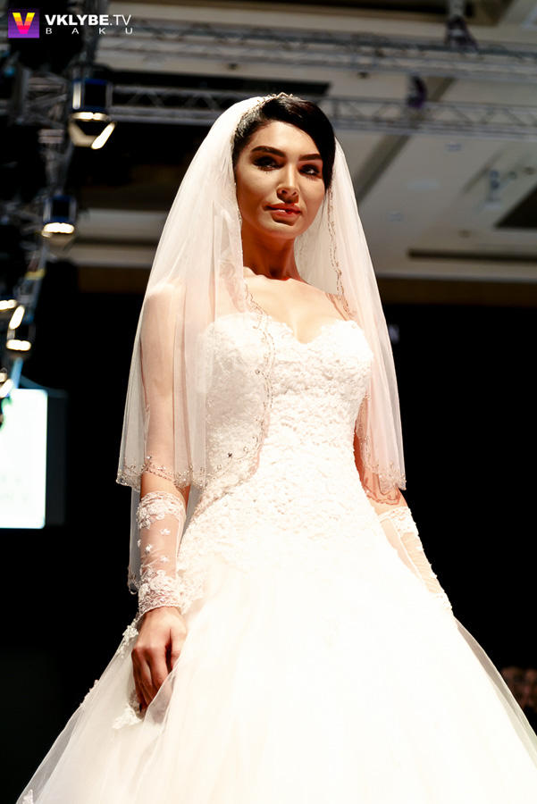 Звезды на подиуме Azerbaijan Fashion Week - кикбоксер, актриса, стилист (ФОТО)