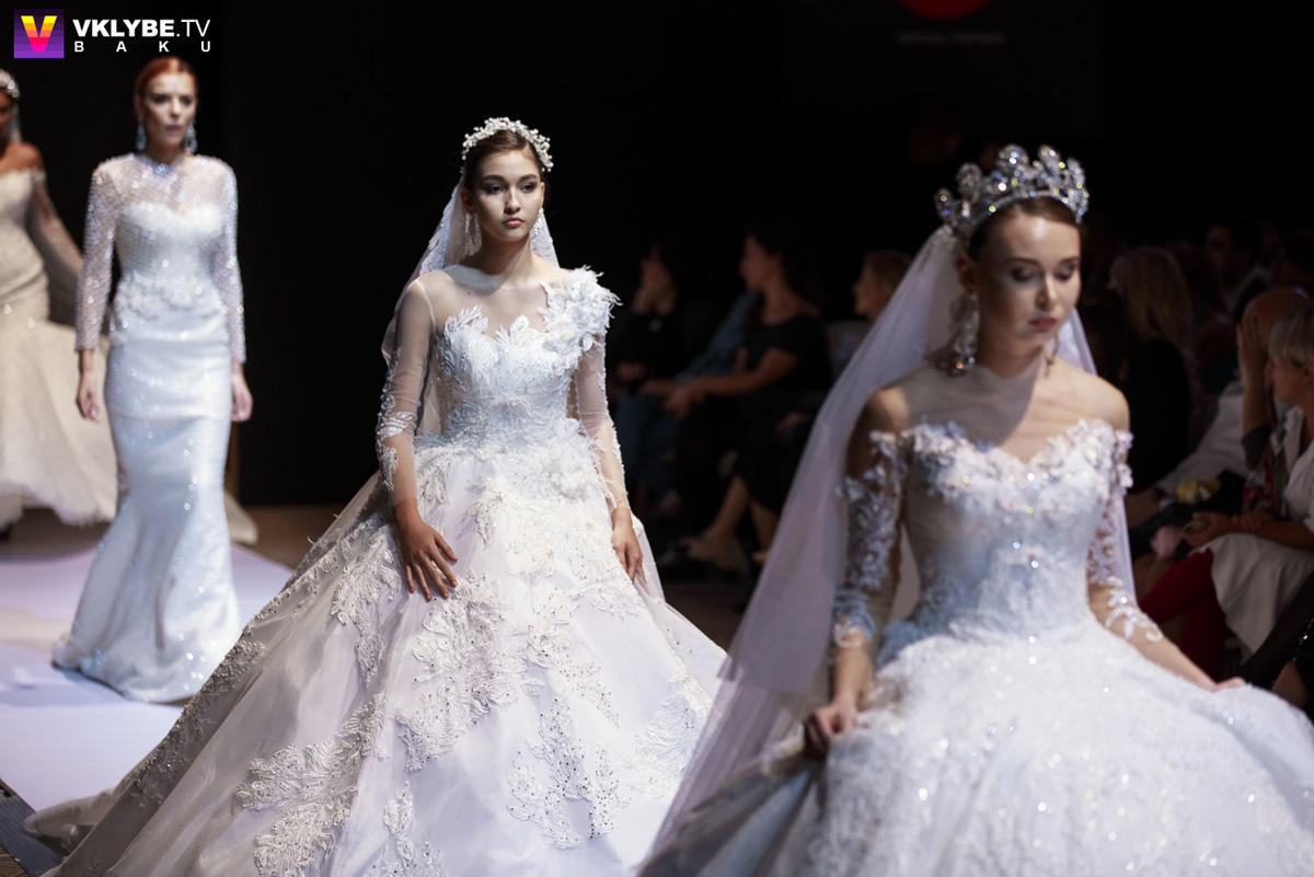 Дефиле дизайнеров из Грузии и России на Azerbaijan Fashion Week (ФОТО)