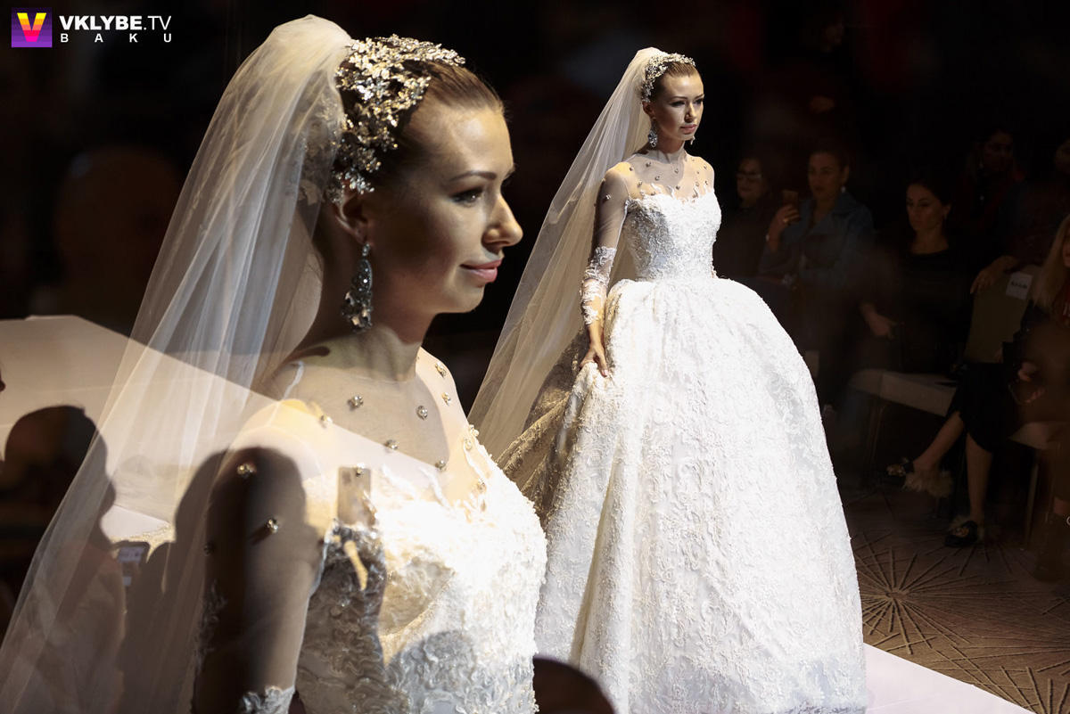 Дефиле дизайнеров из Грузии и России на Azerbaijan Fashion Week (ФОТО)