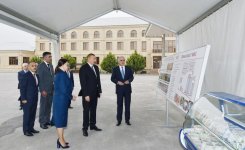 Президент Азербайджана Ильхам Алиев ознакомился в Aбшеронском районе с деятельностью ООО "Захмет-Рузи" (ФОТО)