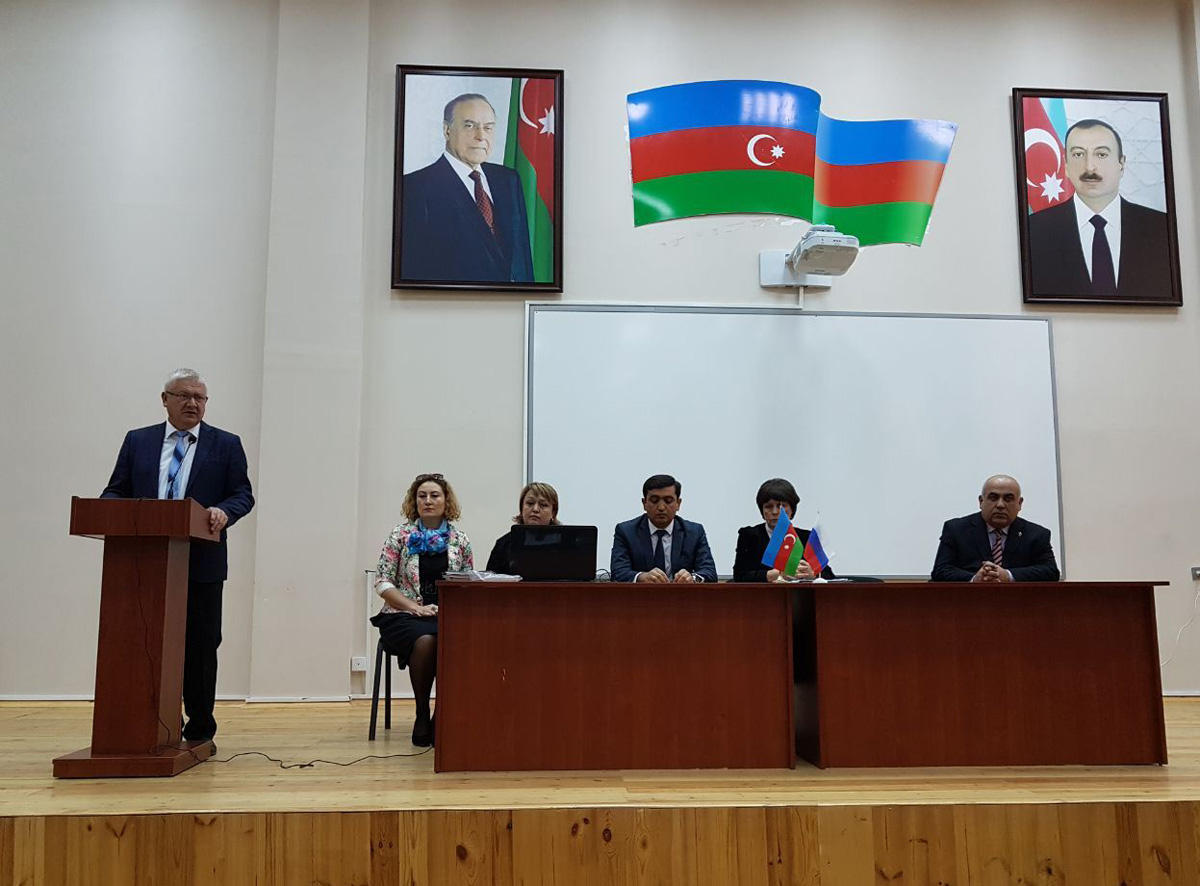В Шамкире прошел семинар для учителей русского языка (ФОТО)