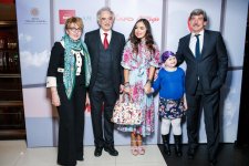 Вице-президент Фонда Гейдара Алиева приняла участие в презентации документального фильма «Свет за окном» (ФОТО)
