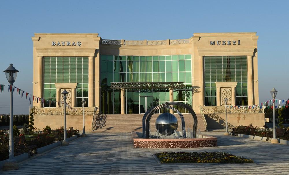 Президент Ильхам Алиев принял участие в открытии Музея флага в Агджабеди (ФОТО)