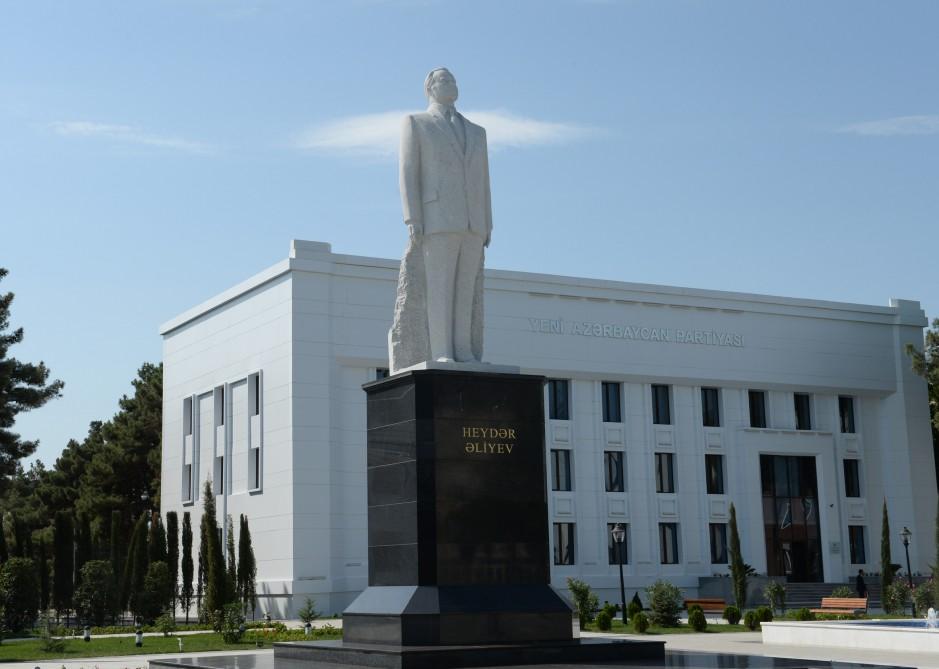Президент Ильхам Алиев прибыл в Сабирабадский район (ФОТО)