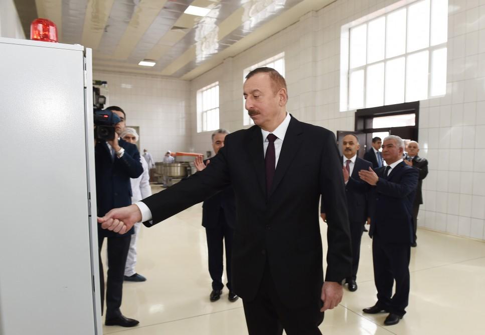 Президент Ильхам Алиев принял участие в открытии в Агджабеди завода по производству хлеба и мучных изделий (ФОТО)