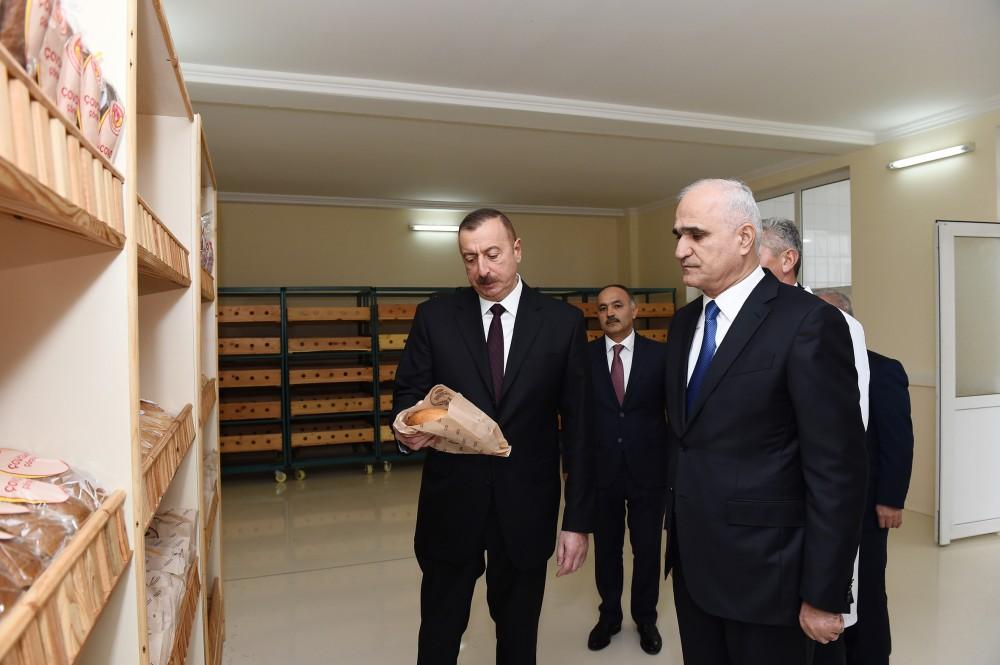 Президент Ильхам Алиев принял участие в открытии в Агджабеди завода по производству хлеба и мучных изделий (ФОТО)