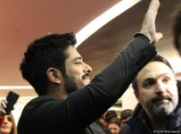 Бурак Озчивит и сотни бакинских поклонниц – ажиотаж, восторг, признания в любви (ФОТО)