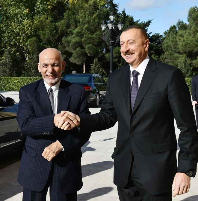 Azerbaijani, Afghan presidents hold one-on-one meeting (PHOTO)