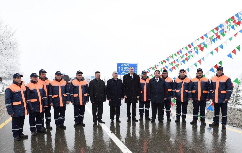 Президент Ильхам Алиев принял участие в открытии  новых автодорог в Губе (ФОТО)
