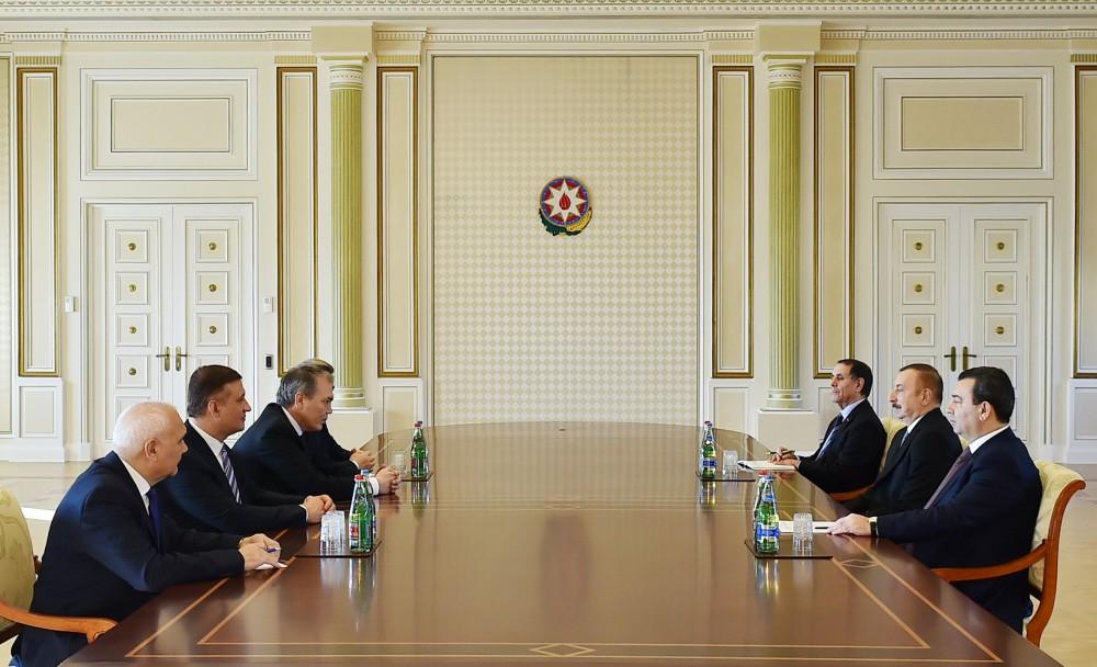 President Aliyev receives delegation of Russian State Duma  (PHOTO)