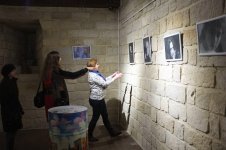 Прочитать характер по лицу: эмоциональные портреты на выставке в Баку (ФОТО)