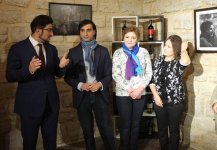 Прочитать характер по лицу: эмоциональные портреты на выставке в Баку (ФОТО)