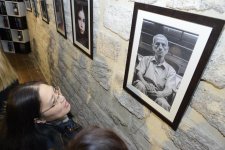 Прочитать характер по лицу: эмоциональные портреты на выставке в Баку (ФОТО)