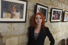 Прочитать характер по лицу: эмоциональные портреты на выставке в Баку (ФОТО)