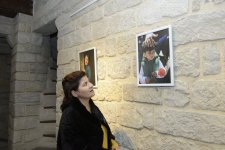 Прочитать характер по лицу: эмоциональные портреты на выставке в Баку (ФОТО)