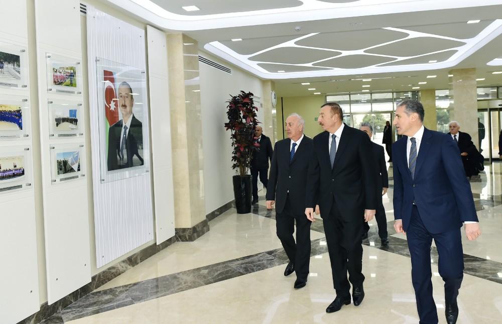 Президент Ильхам Алиев ознакомился с условиями, созданными после капремонта во Дворце культуры “Кимьячи” в Сумгайыте (ФОТО)