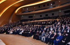Президент Ильхам Алиев принял участие в международной конференции "Год Исламской солидарности-2017: Межрелигиозный и межкультурный диалог" (ФОТО)