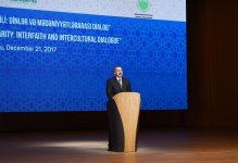 Президент Ильхам Алиев принял участие в международной конференции "Год Исламской солидарности-2017: Межрелигиозный и межкультурный диалог" (ФОТО)