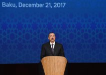 Президент Ильхам Алиев принял участие в международной конференции "Год Исламской солидарности-2017: Межрелигиозный и межкультурный диалог" (ФОТО)