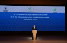 Президент Ильхам Алиев принял участие в международной конференции "Год Исламской солидарности-2017: Межрелигиозный и межкультурный диалог" (ФОТО)