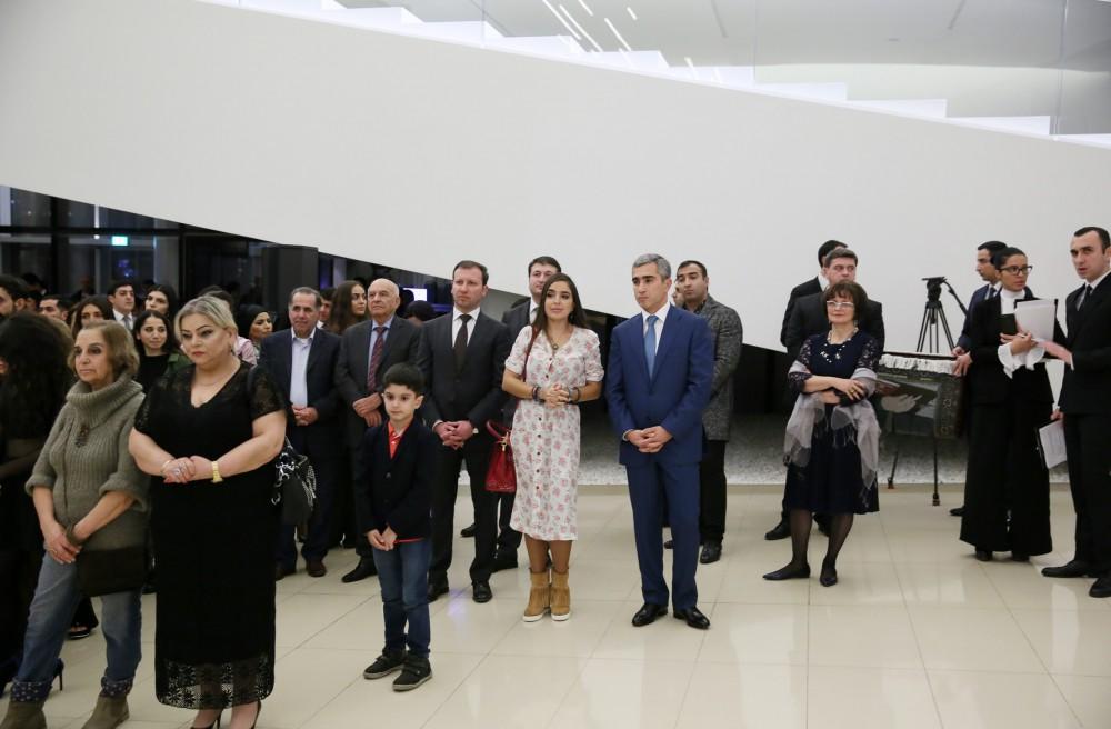 Вице-президент Фонда Гейдара Алиева Лейла Алиева приняла участие в открытии персональной выставки Омара Эльдарова (ФОТО)