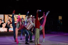 Впервые фильм “Один дома” представлен в Баку потрясающим новогодним гимнастическим Anchorшоу (ФОТО)