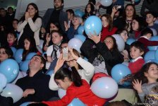 Впервые фильм “Один дома” представлен в Баку потрясающим новогодним гимнастическим Anchorшоу (ФОТО)