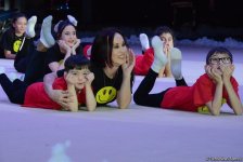 Впервые фильм “Один дома” представлен в Баку потрясающим новогодним гимнастическим Anchorшоу (ФОТО)