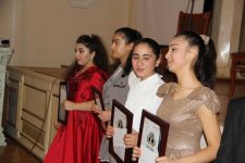 Полад Бюльбюльоглу наградил лауреатов конкурса в честь 120-летия Бюльбюля (ФОТО)