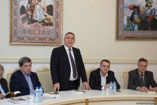 В Баку презентован исторический роман писателя-публициста Юнуса Огуза (ФОТО)