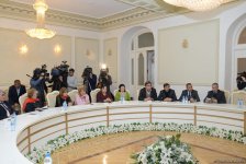 В Баку презентован исторический роман писателя-публициста Юнуса Огуза (ФОТО)