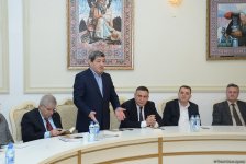 В Баку презентован исторический роман писателя-публициста Юнуса Огуза (ФОТО)