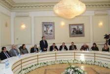 В Баку презентован исторический роман писателя-публициста Юнуса Огуза (ФОТО)