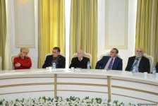 В Баку презентован исторический роман писателя-публициста Юнуса Огуза (ФОТО)