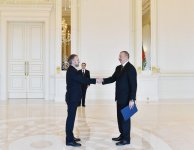 Президент Ильхам Алиев принял верительные грамоты послов ряда стран (ФОТО)