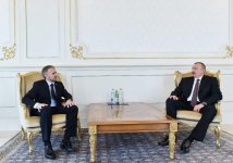 Президент Ильхам Алиев принял верительные грамоты послов ряда стран (ФОТО)