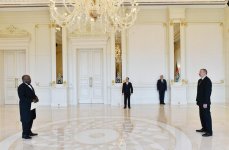 Президент Ильхам Алиев принял верительные грамоты послов ряда стран (ФОТО)