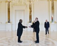 Президент Ильхам Алиев принял верительные грамоты послов ряда стран (ФОТО)