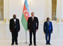Президент Ильхам Алиев принял верительные грамоты послов ряда стран (ФОТО)