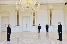 Президент Ильхам Алиев принял верительные грамоты послов ряда стран (ФОТО)