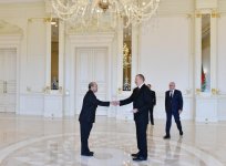Президент Ильхам Алиев принял верительные грамоты послов ряда стран (ФОТО)