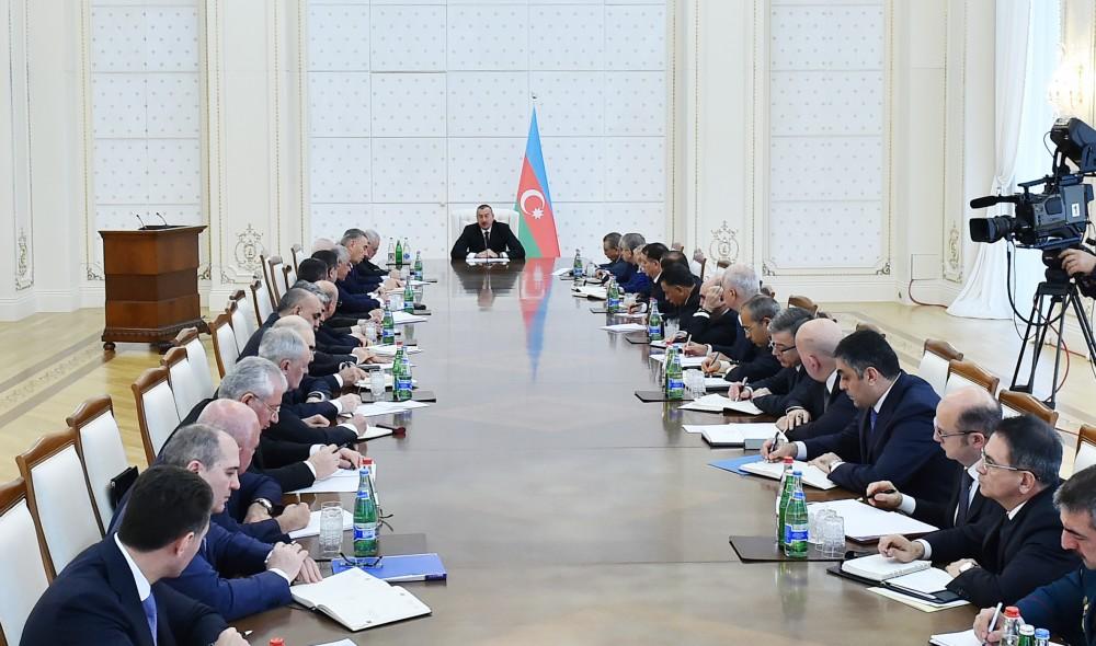 Под председательством Президента Ильхама Алиева прошло заседание Кабмина, посвященное итогам 2017 года и предстоящим задачам (ФОТО) (версия 2)