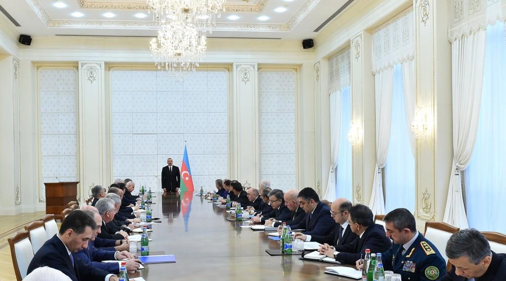 Под председательством Президента Ильхама Алиева прошло заседание Кабмина, посвященное итогам 2017 года и предстоящим задачам (ФОТО) (версия 2)