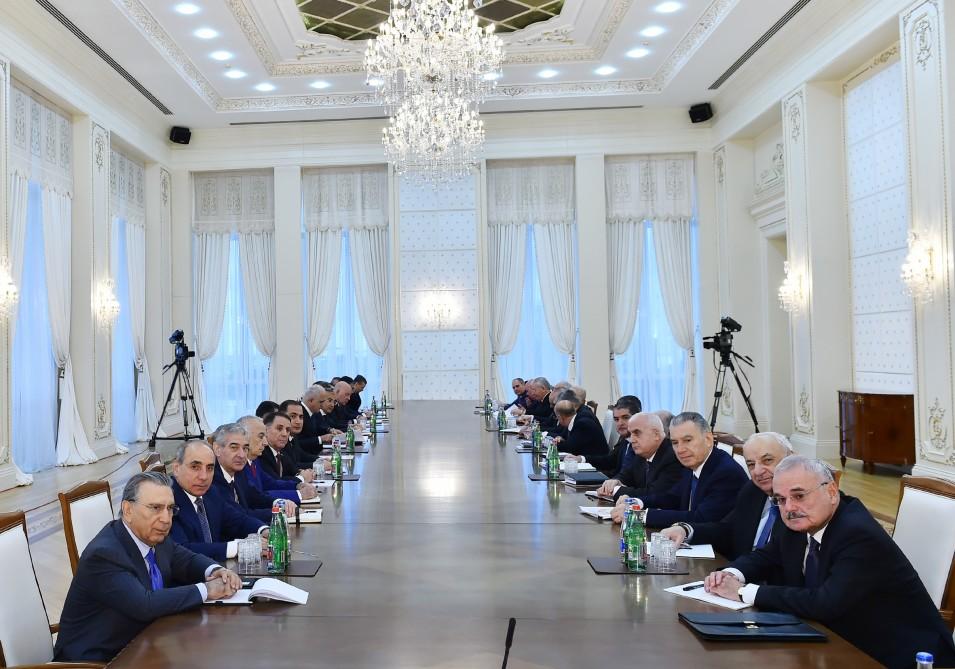 Под председательством Президента Ильхама Алиева прошло заседание Кабмина, посвященное итогам 2017 года и предстоящим задачам (ФОТО) (версия 2)