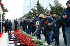 Общественность Азербайджана чтит светлую память жертв трагедии 20 января (ФОТО)