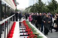 Общественность Азербайджана чтит светлую память жертв трагедии 20 января (ФОТО)
