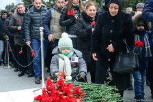 Общественность Азербайджана чтит светлую память жертв трагедии 20 января (ФОТО)