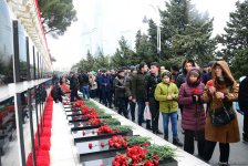 Общественность Азербайджана чтит светлую память жертв трагедии 20 января (ФОТО)